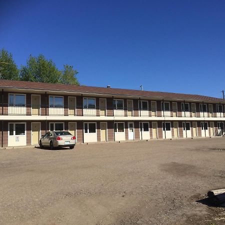 Jolly Giant Pub & Motel Willow Bunch Extérieur photo