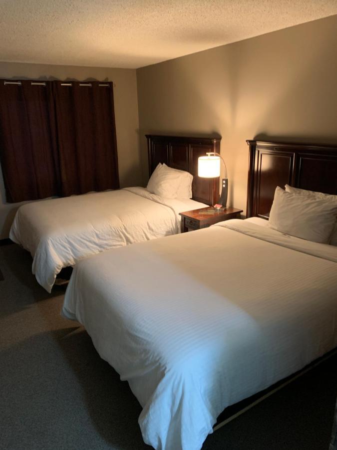 Jolly Giant Pub & Motel Willow Bunch Extérieur photo